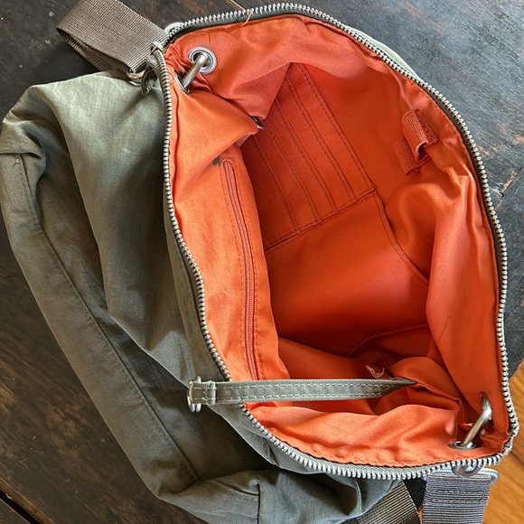 Baggalini Crossbody bag with OODLES OF POCKETS! - Picture 6 of 8